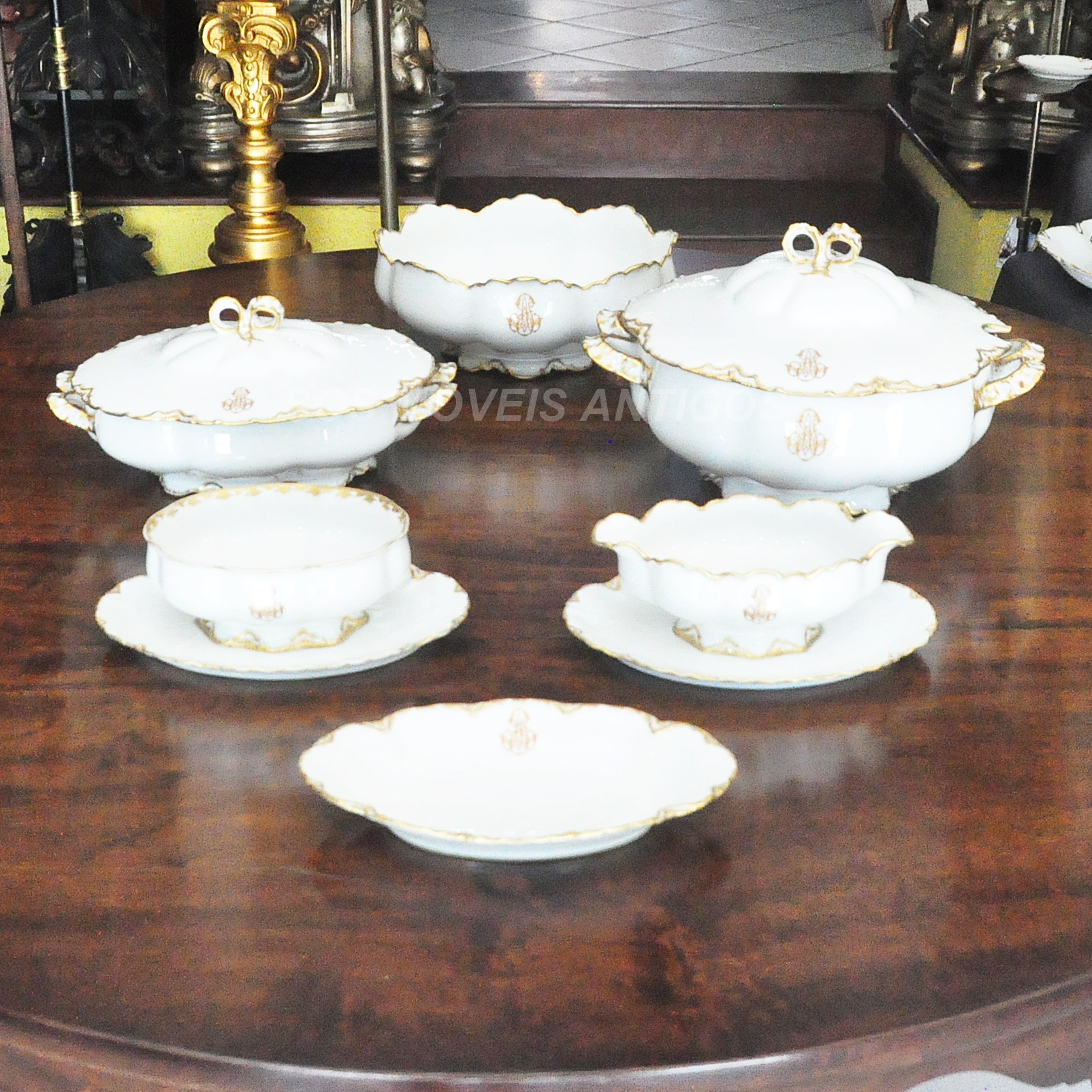 APARELHO ANTIGO COMPLETO DE JANTAR E CHÁ EM PORCELANA LIMOGES - HTAG  EXCLUSIVE SHOP - New & Second Hand