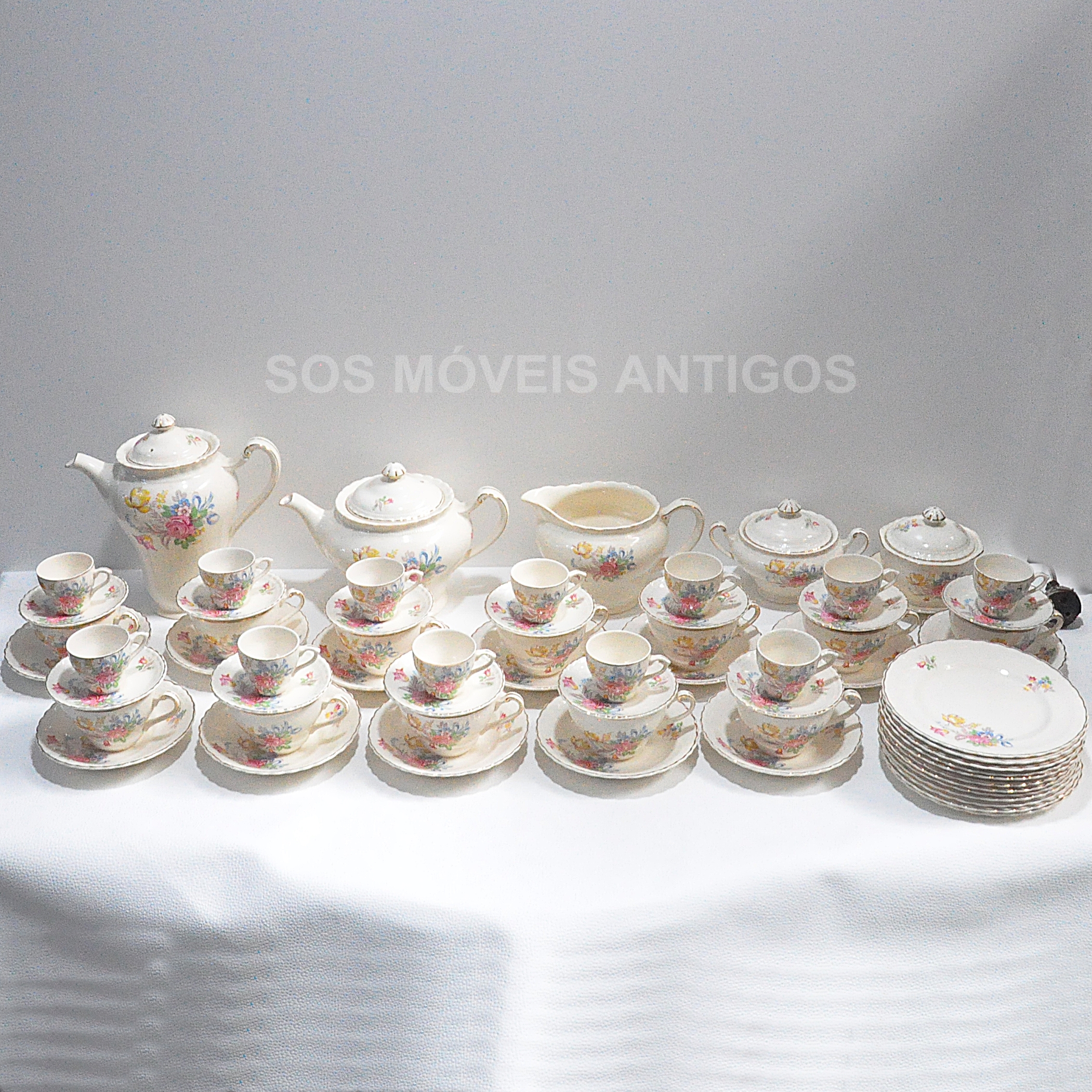 Jogo de Chá e café em porcelana inglesa 65 peças Cód.258 - Moveis