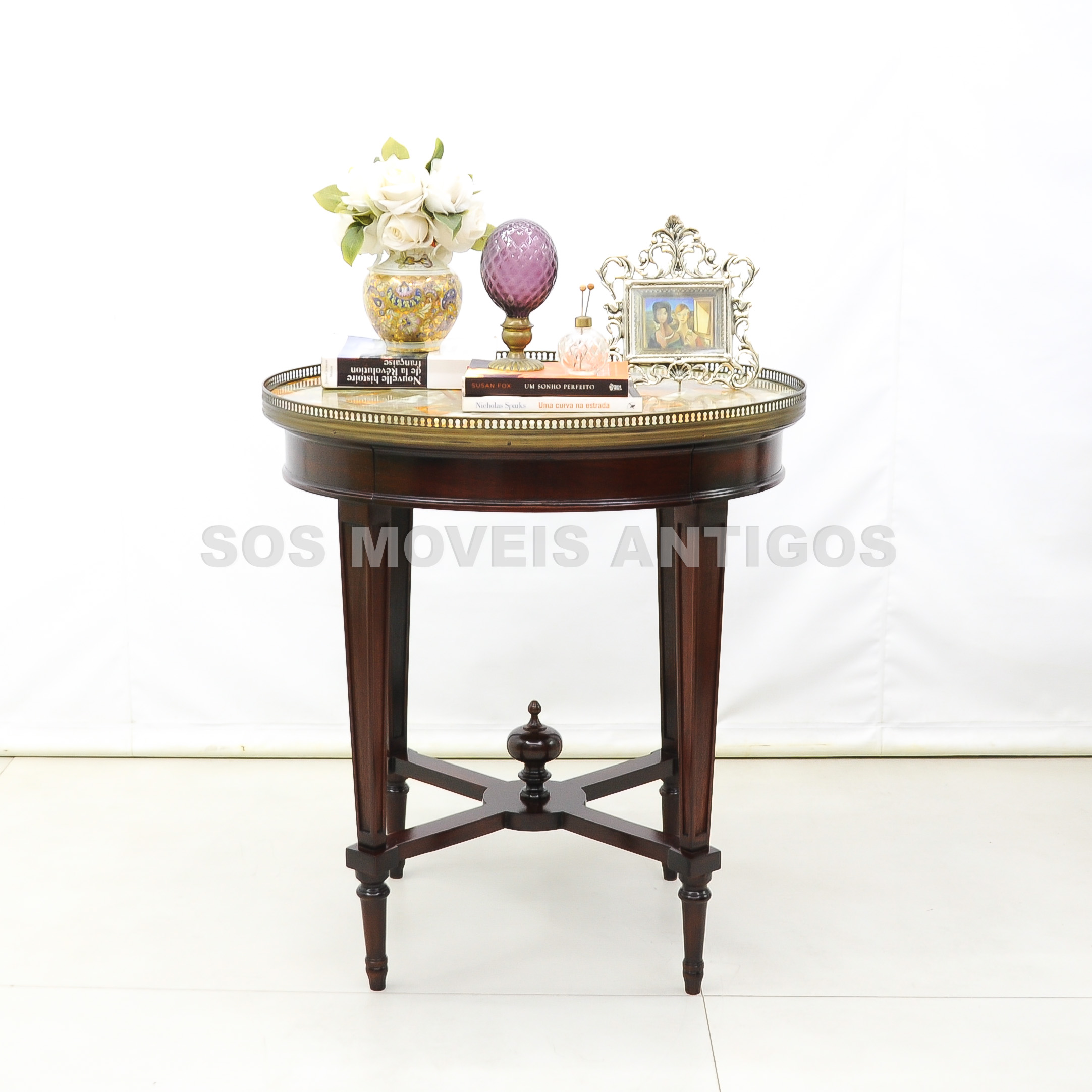 MESA LATERAL ESTILO INGLÊS