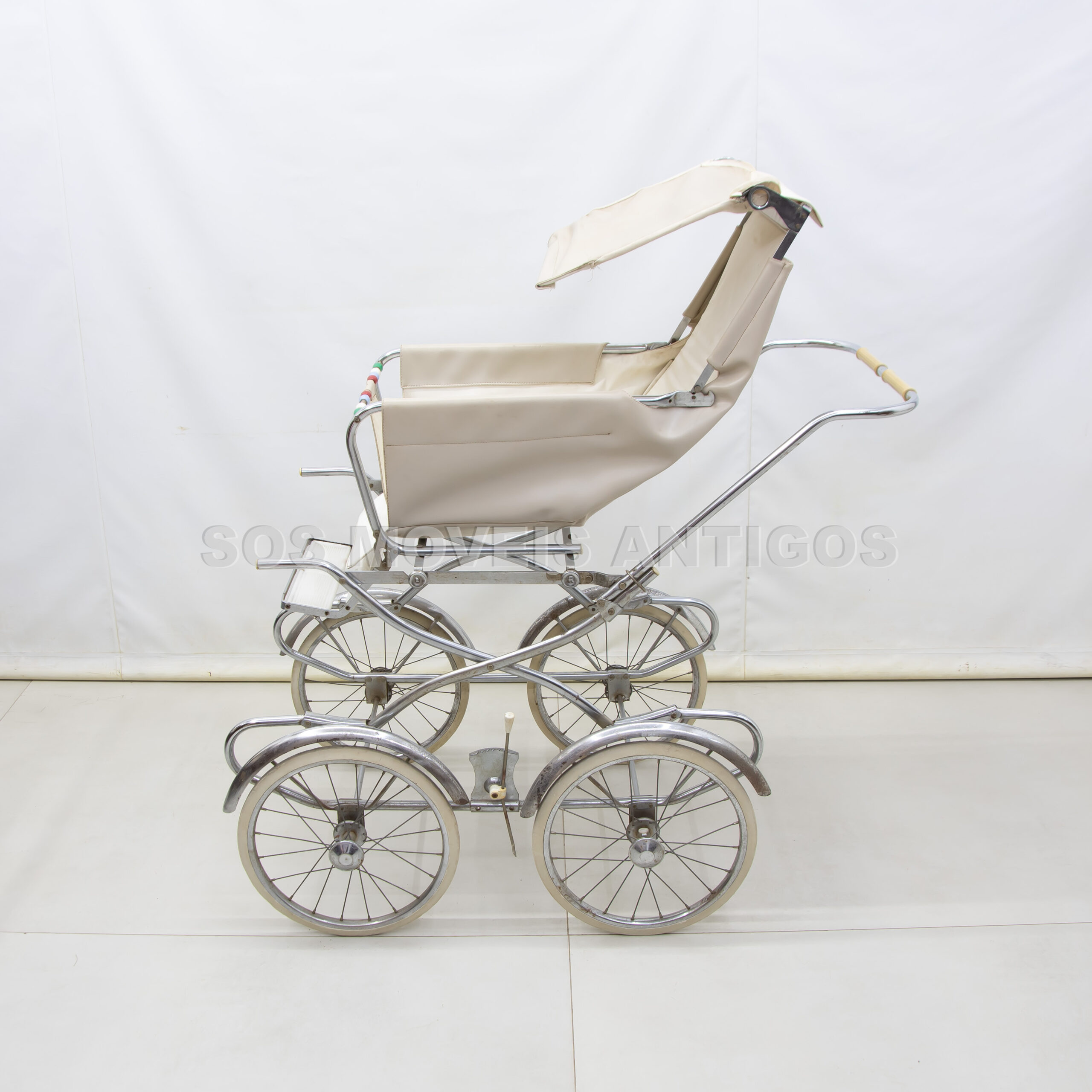 CARRINHO DE BEBÊ ANTIGO