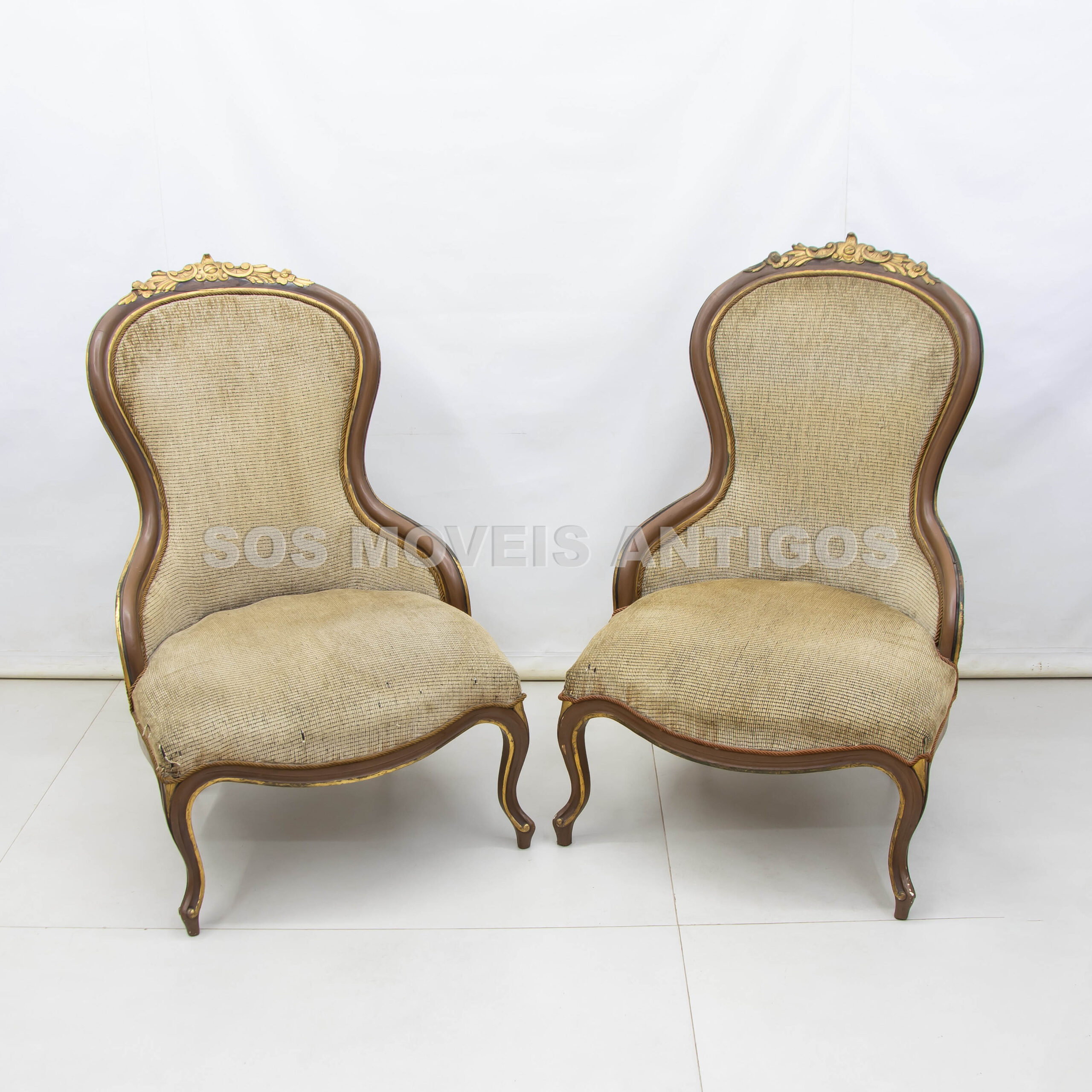PAR DE POLTRONAS ESTILO VITORIANA